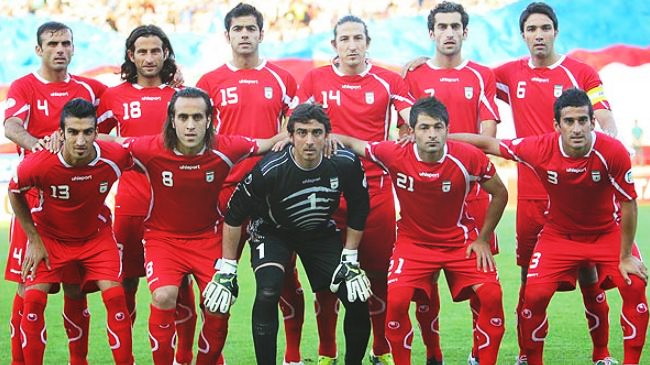 Texs Selecciones Resto del Mundo Iran-12-uhlsport-away-kit-red-red-red-line-up