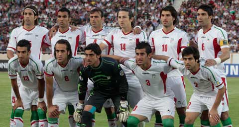 Texs Selecciones Resto del Mundo Iran-12-uhlsport-home-kit-white-white-white-2-line-up